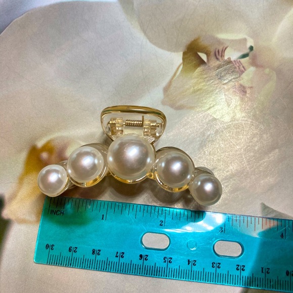 Pearl Acrylic Hair Clip Claw - Picture 3 of 4